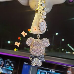 day-treo-xe-o-to-gau-kaws