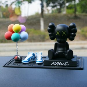 Gấu Kaws cute trang trí oto