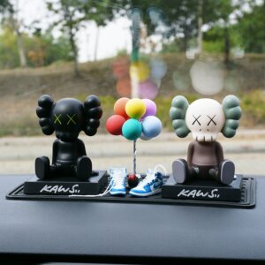 Gấu Kaws cute trang trí oto
