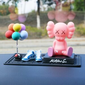 Gấu Kaws cute trang trí oto