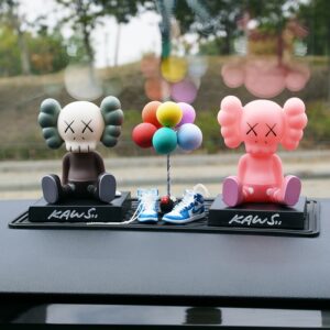 Gấu Kaws cute trang trí oto