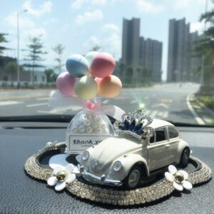 Mô hình xe hơi mini và nước hoa sáng tạo