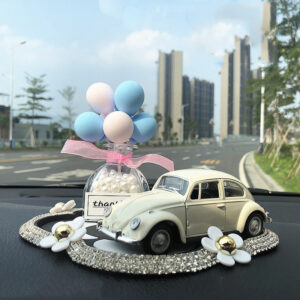 Mô hình xe hơi mini và nước hoa sáng tạo