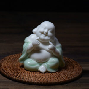 Tượng Di Lặc để xe ô tô bằng gốm sứ