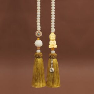 Khánh treo xe hơi xinh xắn treo taplo