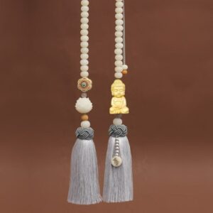 Khánh treo xe hơi xinh xắn treo taplo