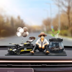 Mô hình nhân vật hoạt hình Luffy bên siêu xe